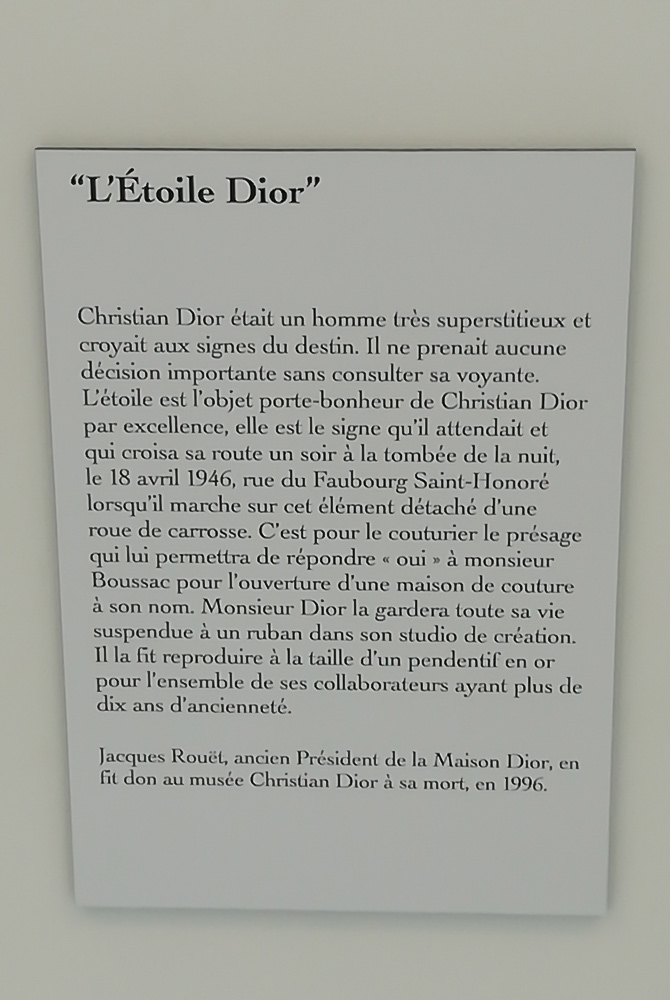 Histoire de l'étoile porte-bonheur de Christian Dior