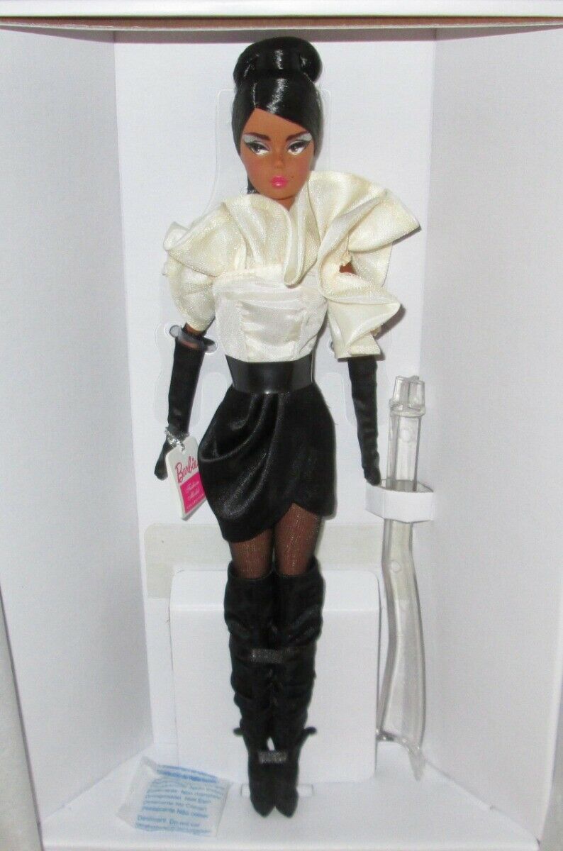Poupée Barbie Collection Cérémonie 1 - Mattel - Comme Neuve Avec Tenue
