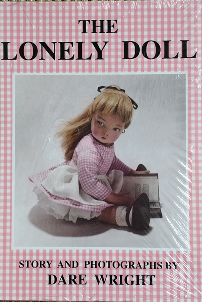 Livre The Lonely Doll en couleurs