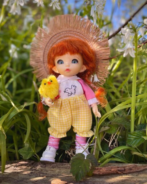 Finding an easter egg is quite a journey for my Pukifee 🐣