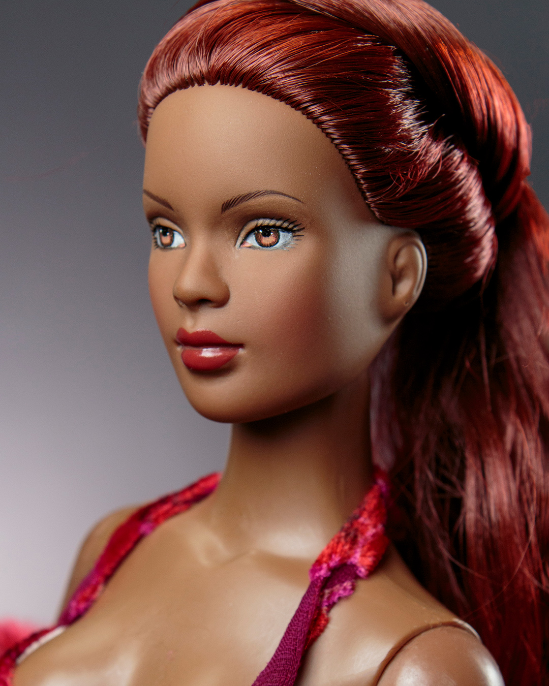 Esmé Blush & Bashful glows in her Scarlet dress

#tonnerdolls #roberttonner #tylerwentworth #esmedoll #blackdolls #instadoll #dollinstagram #fashiondollphotography #fashiondoll #missvinyl