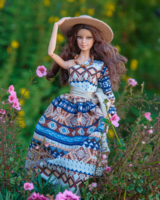 In the prairie
Barbie Mona Lisa

#barbie #barbiestyle #barbiecollector #barbiedoll #fashiondoll #fashiondollphotography #missvinyl #dollphotography #dollphotogallery