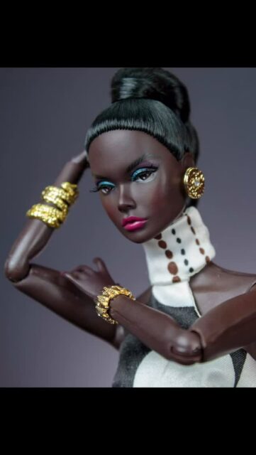 Poppy Parker dress by @_marcelojacob_ #fashiondollphotography #fashiondoll #dollphotography #integritytoys #poppyparker #missvinyl #blackdollarsmatter